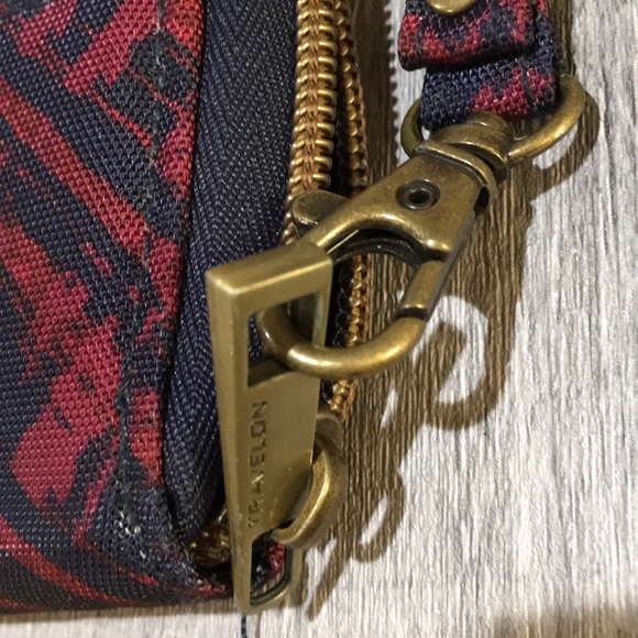 Travelon Wristlet/ Wallet - Picture 4 of 7